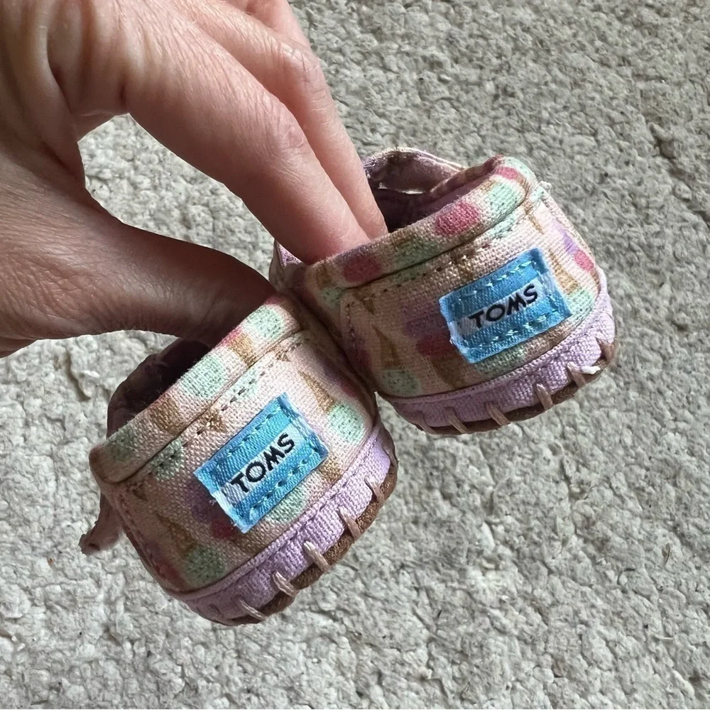 Toms Baby Pink, Purple, Teal, Tan Ice Cream Soft Sole Velcro Closure Shoes Sz 2